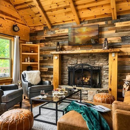 Mountainside - New Luxury Cabin-Fire Table-Hot Tub-3 Pools-Ps5-Bears Gatlinburg Εξωτερικό φωτογραφία