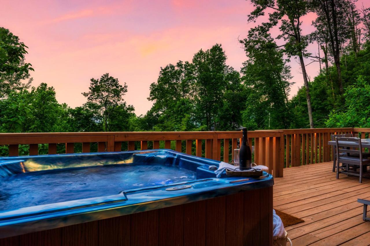 Mountainside - New Luxury Cabin-Fire Table-Hot Tub-3 Pools-Ps5-Bears Gatlinburg Εξωτερικό φωτογραφία
