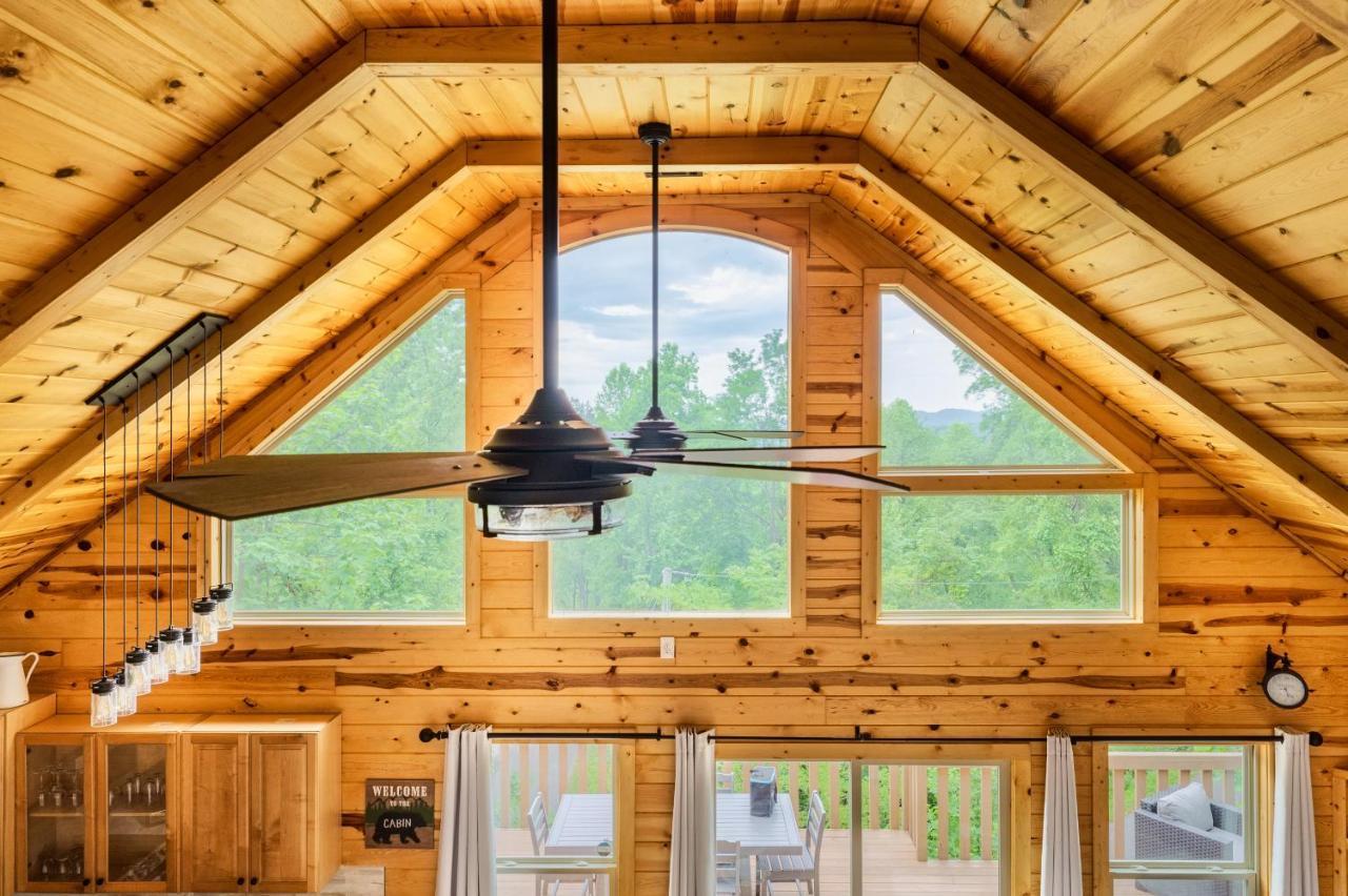 Mountainside - New Luxury Cabin-Fire Table-Hot Tub-3 Pools-Ps5-Bears Gatlinburg Εξωτερικό φωτογραφία