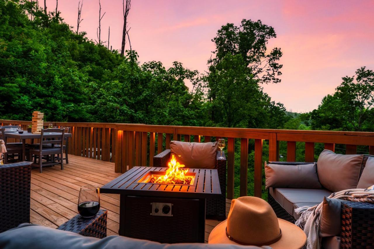 Mountainside - New Luxury Cabin-Fire Table-Hot Tub-3 Pools-Ps5-Bears Gatlinburg Εξωτερικό φωτογραφία